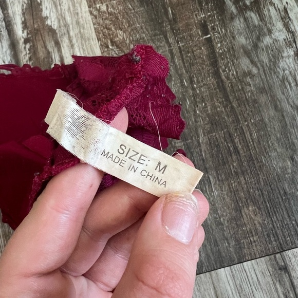 ROMWE Elegant Lace Bralette in Rich Burgundy - Picture 4 of 5